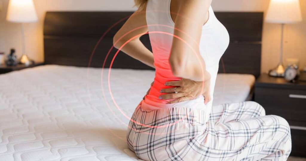 Imagem ilustrativa de uma pessoa com dor nas costas, representando sinais de alerta para hérnia de disco